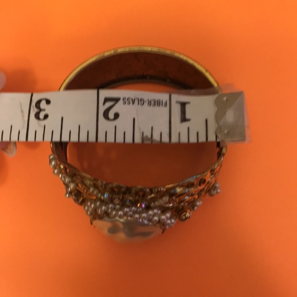 Gorgeous Vintage Clamp Bracelet With Faux Pearls and Aurora Borealis Stones - Picture 6 of 8